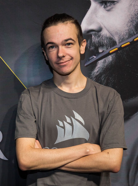 File:Tek at DreamHack Winter 2015.jpg